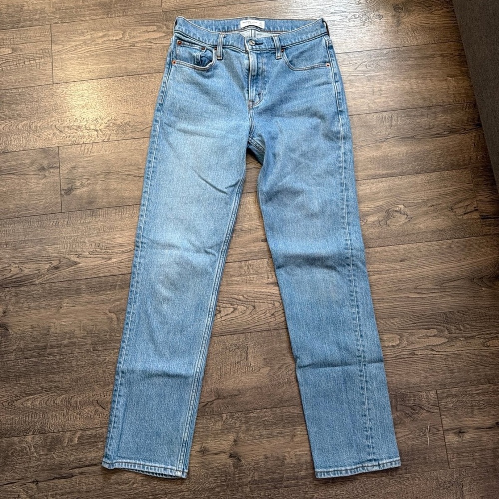Abercrombie and Fitch the 90’s straight mid rise Jean